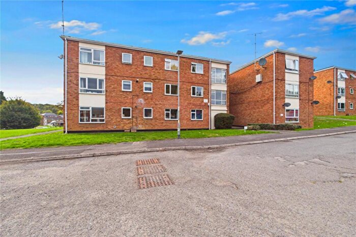 2 Bedroom Apartment For Sale In Colliers Way, Reading, Berkshire, RG30