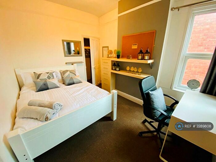 4 Bedroom Semi-Detached House To Rent In Earlsdon Avenue North, Coventry, CV5