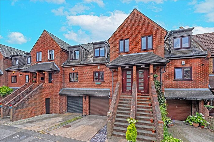 3 Bedroom Terraced House To Rent In Rectory Grove, Hampton, TW12