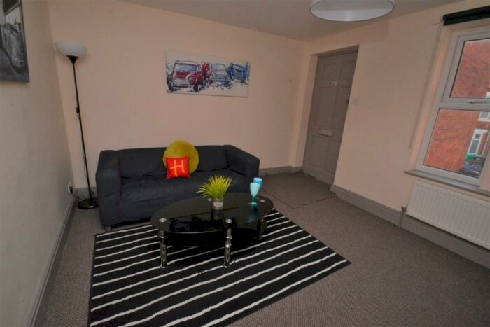 1 Bedroom Flat To Rent In Exeter Road, Nottingham, NG7