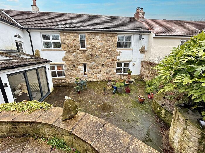 4 Bedroom Semi-Detached House For Sale In Pennyfine Road, Sunniside, Newcastle Upon Tyne, NE16