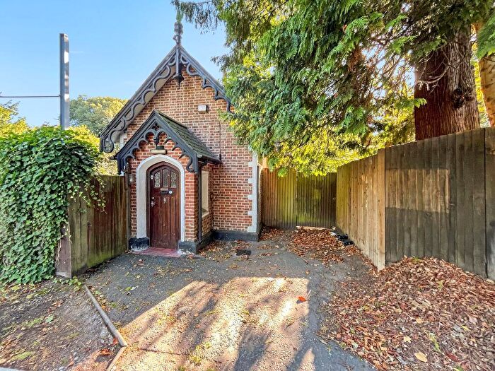 2 Bedroom Bungalow For Sale In Coombe Road, Croydon, CR0