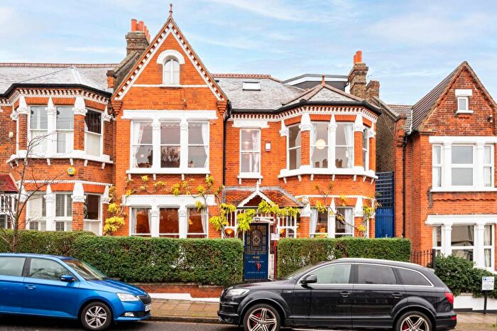6 Bedroom Semi-Detached House To Rent In Hollingbourne Road, Herne Hill, London, SE24