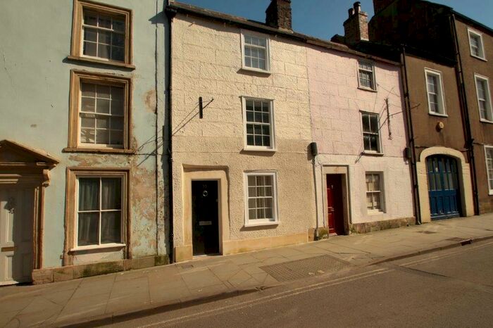 2 Bedroom Cottage To Rent In High Street, Shepton Mallet, BA4