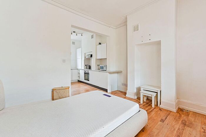 Studio For Sale In Cedarne Road, Fulham, London, SW6