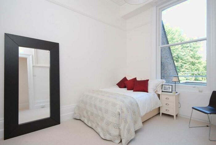2 Bedroom Flat To Rent In Redcliffe Square, Chelsea, London, SW10