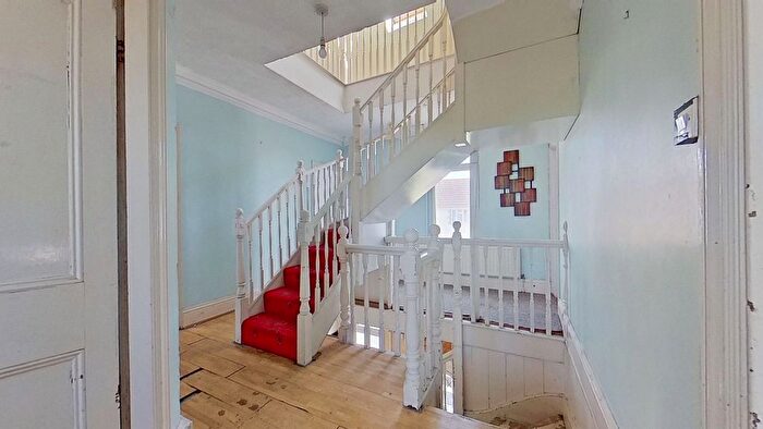 4 Bedroom Maisonette For Sale In Duplex Apartment, Palmers Elm, Hewish, North Somerset, BS24
