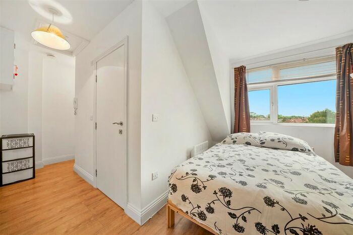 Studio To Rent In Rayners Lane, Pinner, HA5