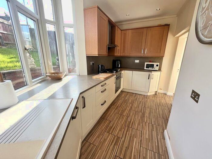 3 Bedroom Detached House For Sale In Kingswinford Road, Dudley., DY1