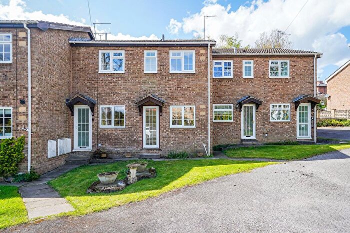 2 Bedroom Flat For Sale In Kenwood Bank, Sheffield, S7