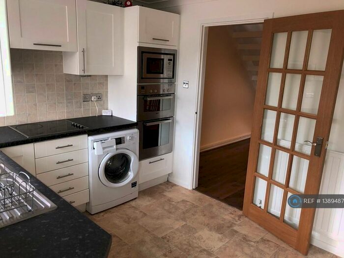 2 Bedroom Terraced House To Rent In Avon Close, Calcot, Reading, RG31