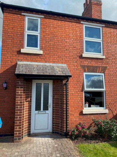 3 Bedroom Semi-Detached House To Rent In Station Road, Castle Donington, DE74