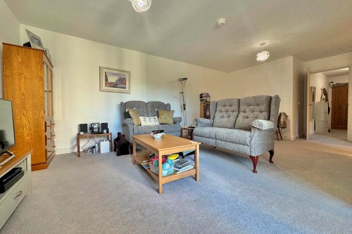 2 Bedroom Retirement Property For Sale In Meadow Court, Sarisbury Green, SO31