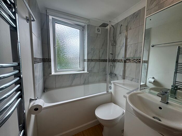 2 Bedroom Flat To Rent In Bishops Walk, Aylesbury, HP21