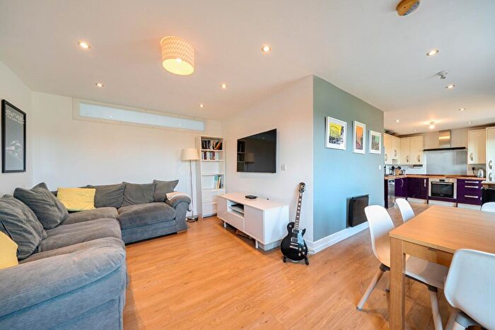 2 Bedroom Apartment For Sale In New Cross Road, London, SE14