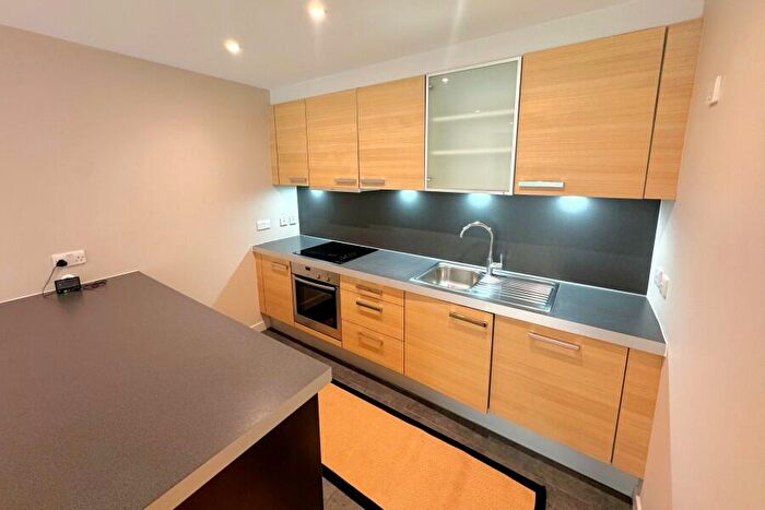 2 Bedroom Flat To Rent In Walton On Thames, Surrey, KT12