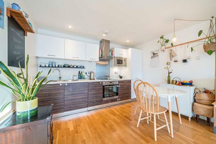 1 Bedroom Flat For Sale In Lea Bridge Road, London, E5