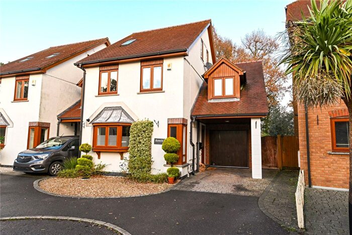 4 Bedroom Link Detached House For Sale In The Ostlers, Hordle, Lymington, Hampshire, SO41