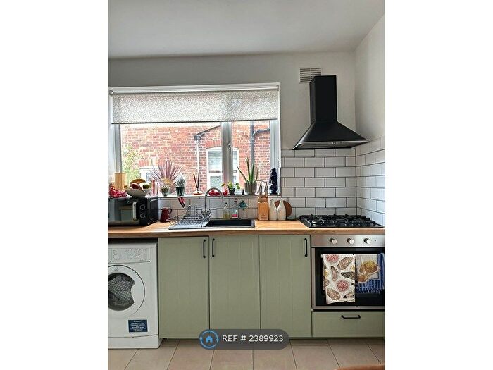 1 Bedroom Flat To Rent In Byron Rd, Nottingham, NG2