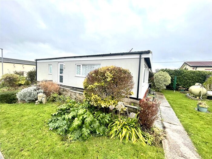 2 Bedroom Retirement Property For Sale In Tower Side, Tower Park, Hullbridge, Essex, SS5