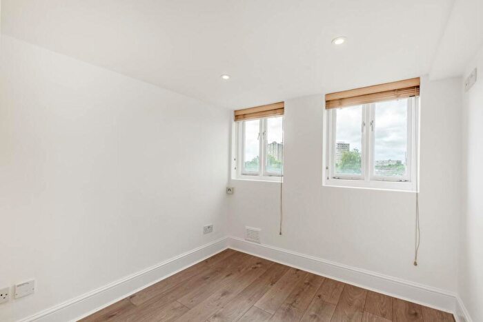 Studio To Rent In Este Road, Clapham Junction, London, SW11
