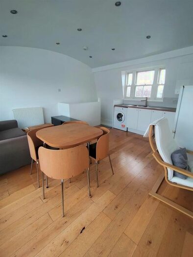 2 Bedroom Flat To Rent In Caledonian Road, London, N1
