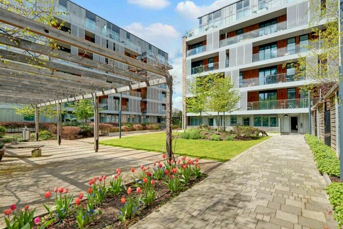 1 Bedroom Flat To Rent In Albert Road, Kilburn Park, NW6