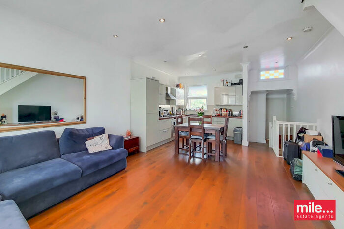 2 Bedroom Apartment To Rent In Purves Road, Kensal Green, NW10