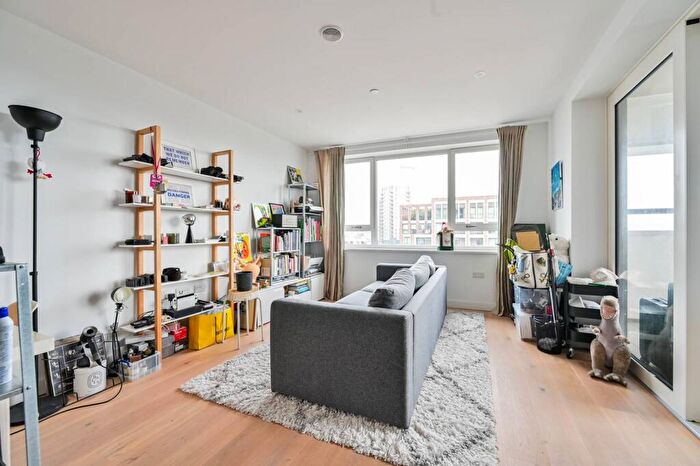 1 Bedroom Flat For Sale In Walworth Road, Elephant And Castle, London, SE17