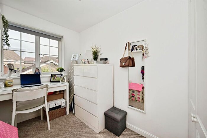 3 Bedroom End Of Terrace House For Sale In Charlock Drive, Minster On Sea, Sheerness, ME12