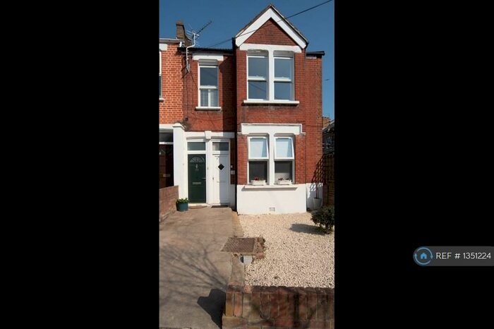 2 Bedroom Flat To Rent In Durban Road, London, SE27