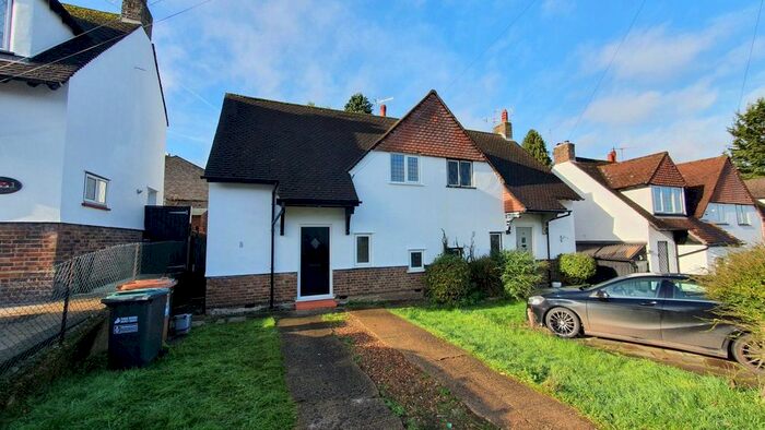 2 Bedroom Cottage To Rent In Vivian Gardens, Watford, WD19