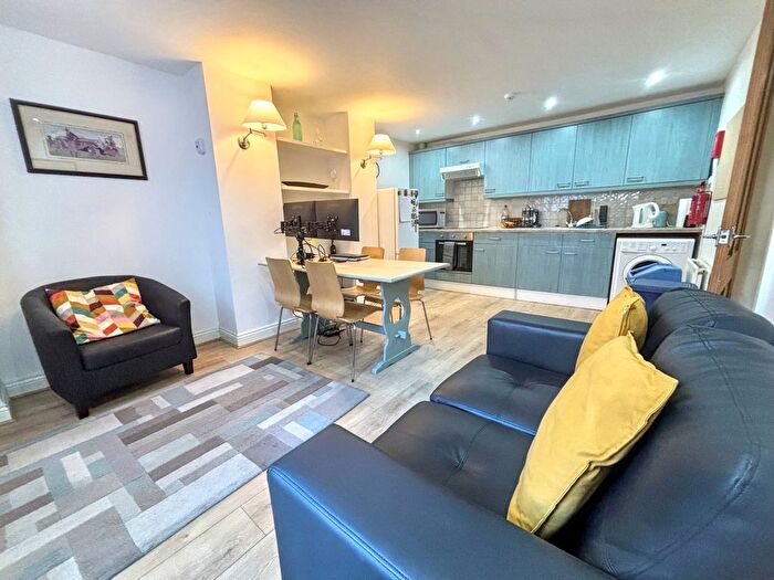 1 Bedroom Flat To Rent In Royal Park Terrace, Leeds, West Yorkshire, LS6