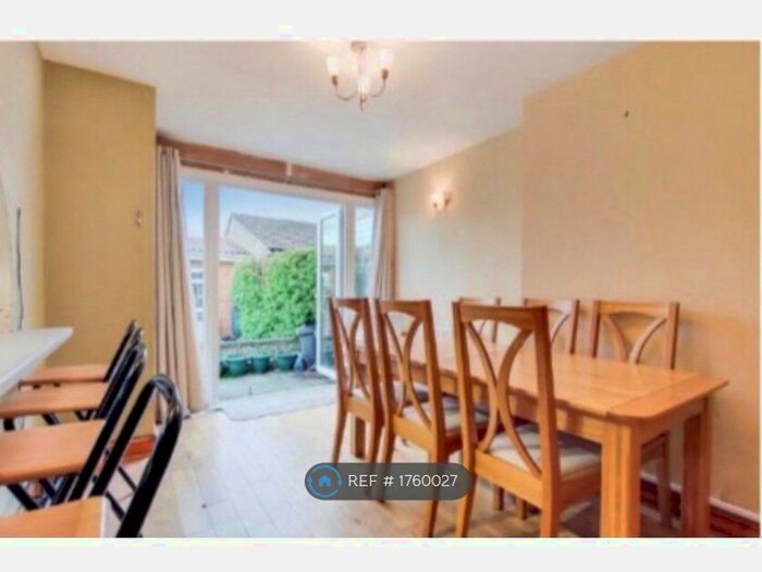 3 Bedroom Terraced House To Rent In Kenilworth Gardens, Hayes, UB4