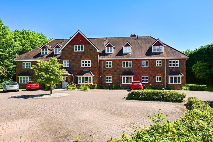 2 Bedroom Flat To Rent In Reading Road, Sherfield-On-Loddon, RG27