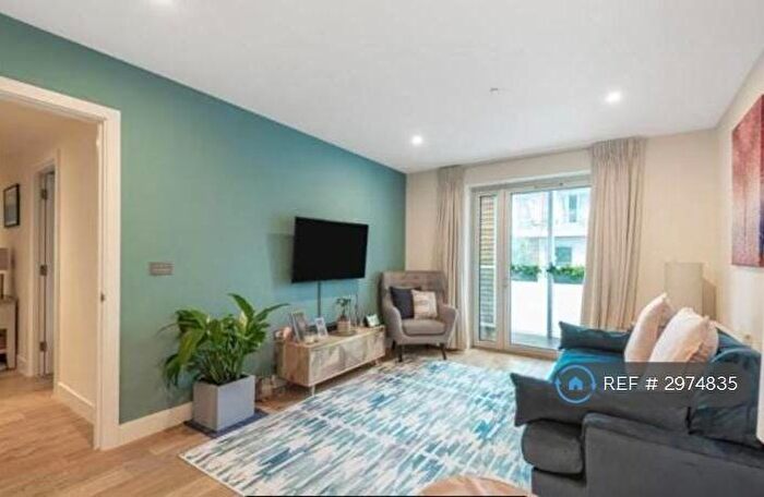 3 Bedroom Flat To Rent In Love Lane, London, SE18