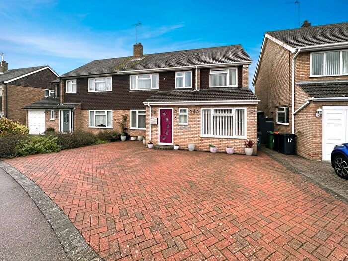 4 Bedroom Semi Detached House For Sale In Gilded Acre, Dunstable, LU6