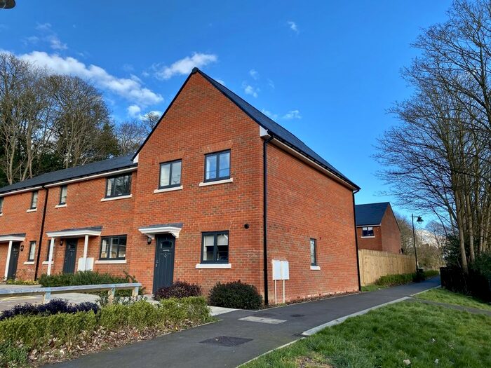 3 Bedroom End Of Terrace House To Rent In Mundy Place, Aldershot, GU11