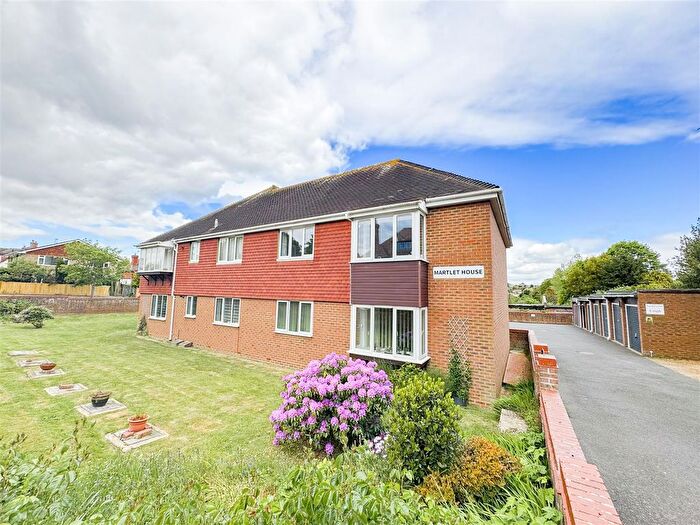 2 Bedroom Flat For Sale In Cranston Avenue, Bexhill-On-Sea, TN39