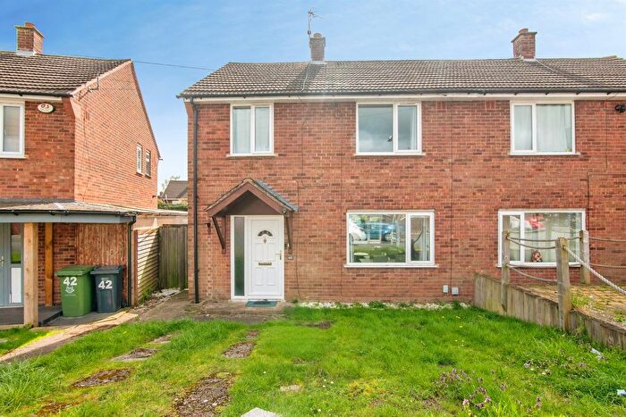 3 Bedroom Semi Detached House For Sale In Essex Close, Worcester, WR2