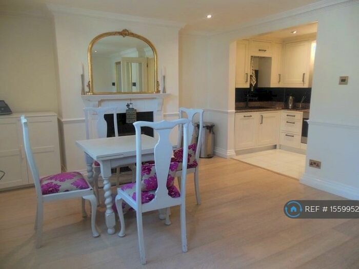2 Bedroom Flat To Rent In Mulberry Lodge, London, SW10