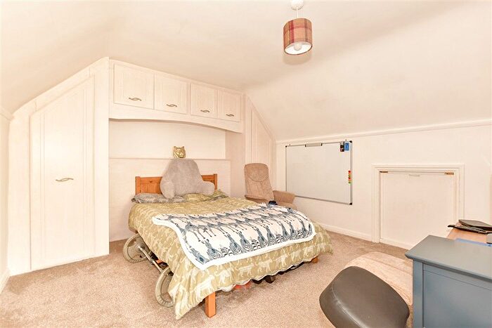 4 Bedroom Semi-detached House For Sale In Burton Close, Folkestone, Kent, CT19