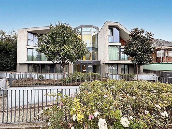 2 Bedroom Flat For Sale In Edgwarebury Lane, Apollo Court, HA8