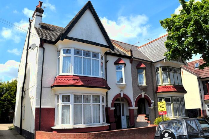 1 Bedroom Flat To Rent In Leigh Hall Road, Leigh-On-Sea, SS9
