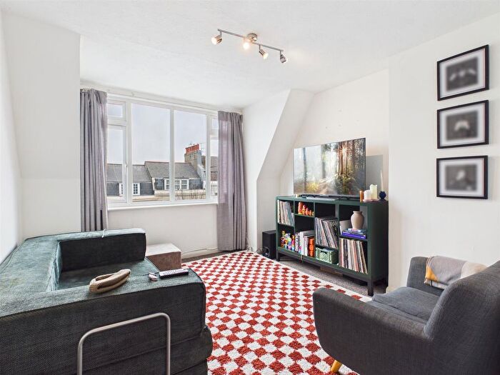 1 Bedroom Flat To Rent In Upper Rock Gardens, Brighton, BN2