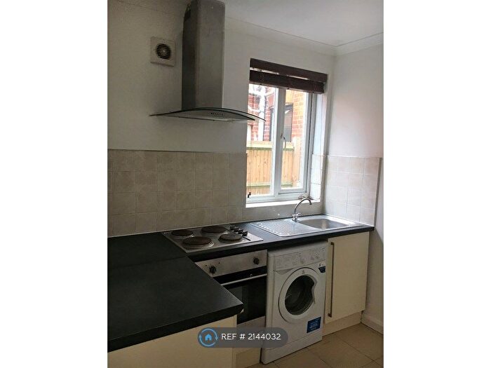 1 Bedroom Flat To Rent In Whitley Street, Reading, RG2