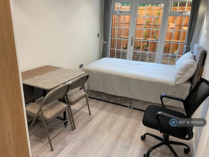 1 Bedroom Flat To Rent In Gateway Close, Northwood, HA6