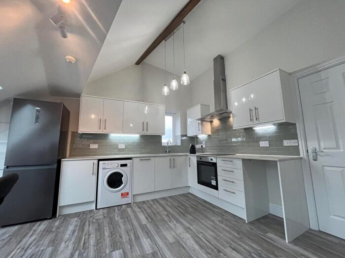 2 Bedroom Flat To Rent In Victoria Road, Leeds, LS6