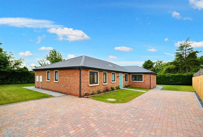 4 Bedroom Detached Bungalow To Rent In East Street, Long Buckby, NN6