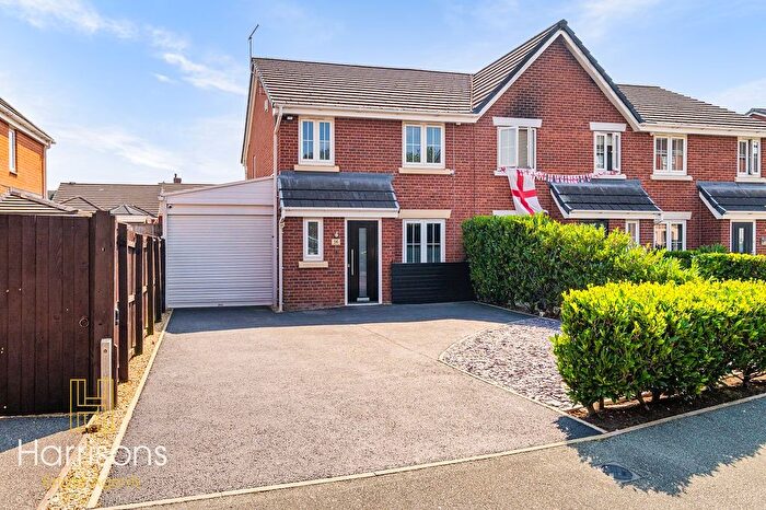 4 Bedroom Mews For Sale In Runfield Close, Leigh, Lancashire, WN7